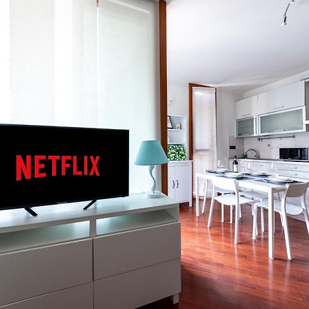 Appartamento Caterina A 5 Minuti Da Milano Fiere E San Siro Con Wifi-Netflix-Free Parking Bagian luar foto