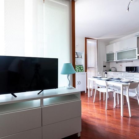 Appartamento Caterina A 5 Minuti Da Milano Fiere E San Siro Con Wifi-Netflix-Free Parking Bagian luar foto