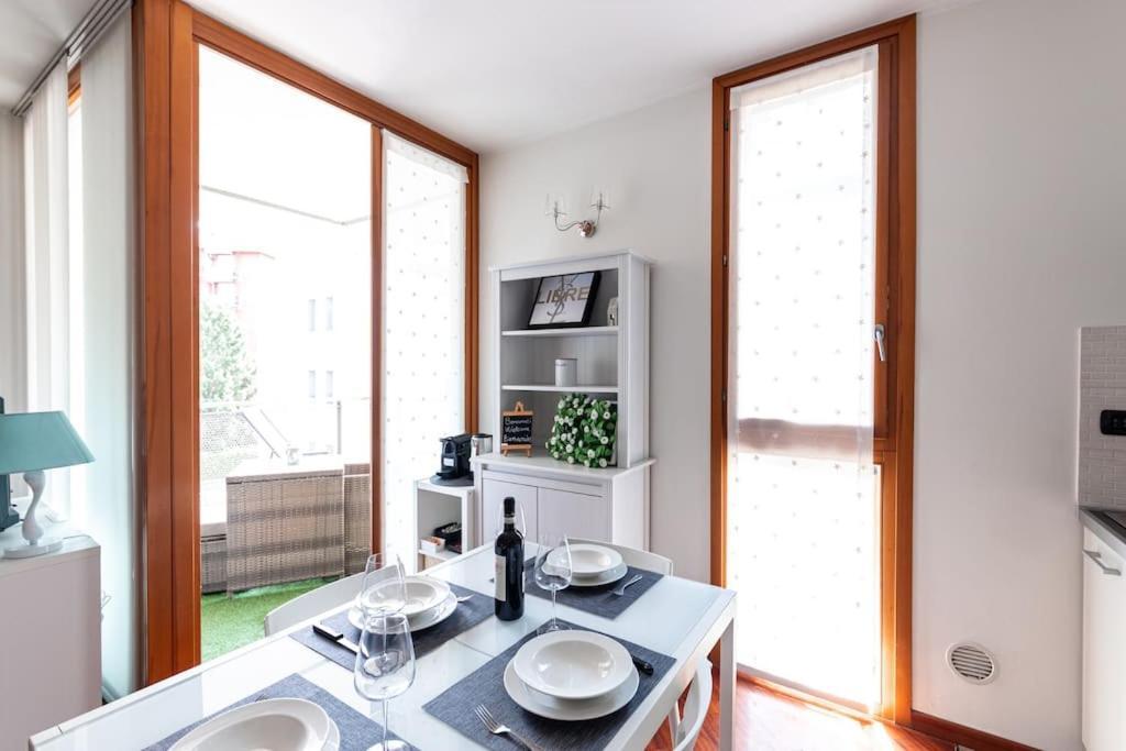 Appartamento Caterina A 5 Minuti Da Milano Fiere E San Siro Con Wifi-Netflix-Free Parking Bagian luar foto
