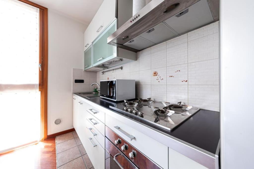 Appartamento Caterina A 5 Minuti Da Milano Fiere E San Siro Con Wifi-Netflix-Free Parking Bagian luar foto