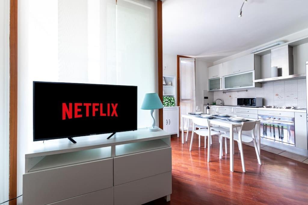 Appartamento Caterina A 5 Minuti Da Milano Fiere E San Siro Con Wifi-Netflix-Free Parking Bagian luar foto