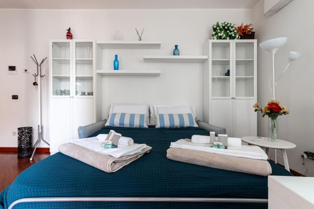 Appartamento Caterina A 5 Minuti Da Milano Fiere E San Siro Con Wifi-Netflix-Free Parking Bagian luar foto