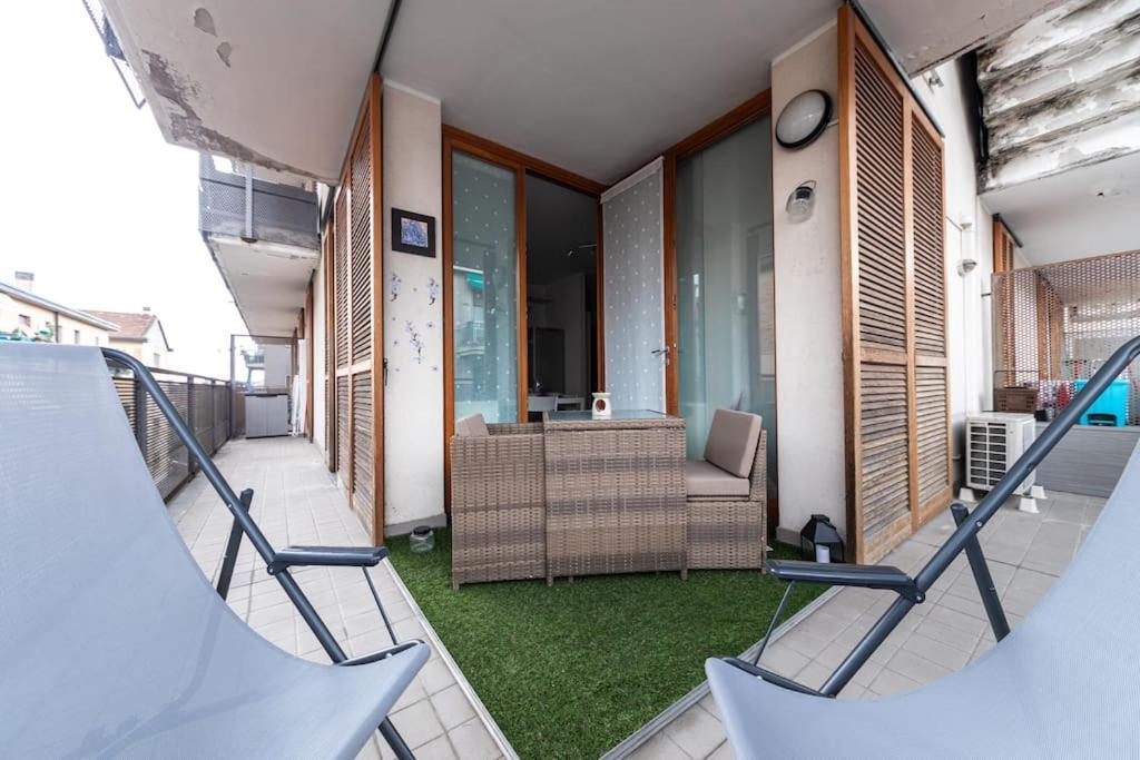 Appartamento Caterina A 5 Minuti Da Milano Fiere E San Siro Con Wifi-Netflix-Free Parking Bagian luar foto
