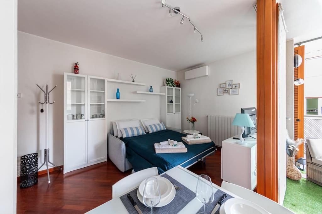 Appartamento Caterina A 5 Minuti Da Milano Fiere E San Siro Con Wifi-Netflix-Free Parking Bagian luar foto