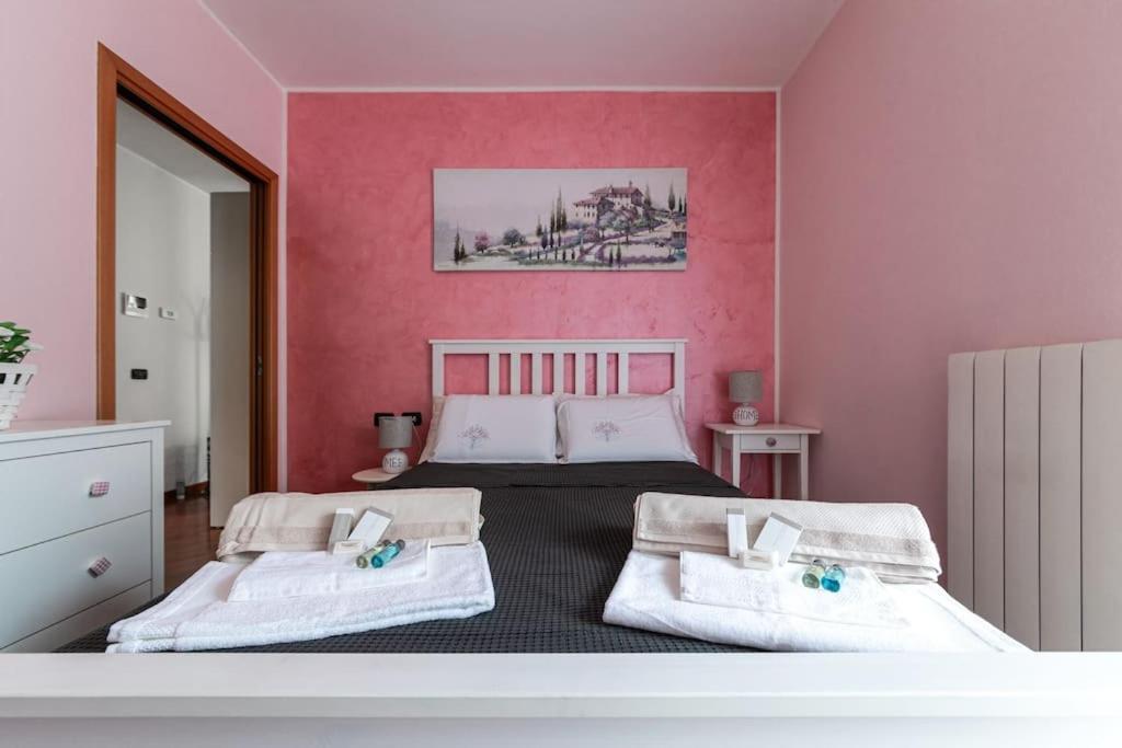 Appartamento Caterina A 5 Minuti Da Milano Fiere E San Siro Con Wifi-Netflix-Free Parking Bagian luar foto