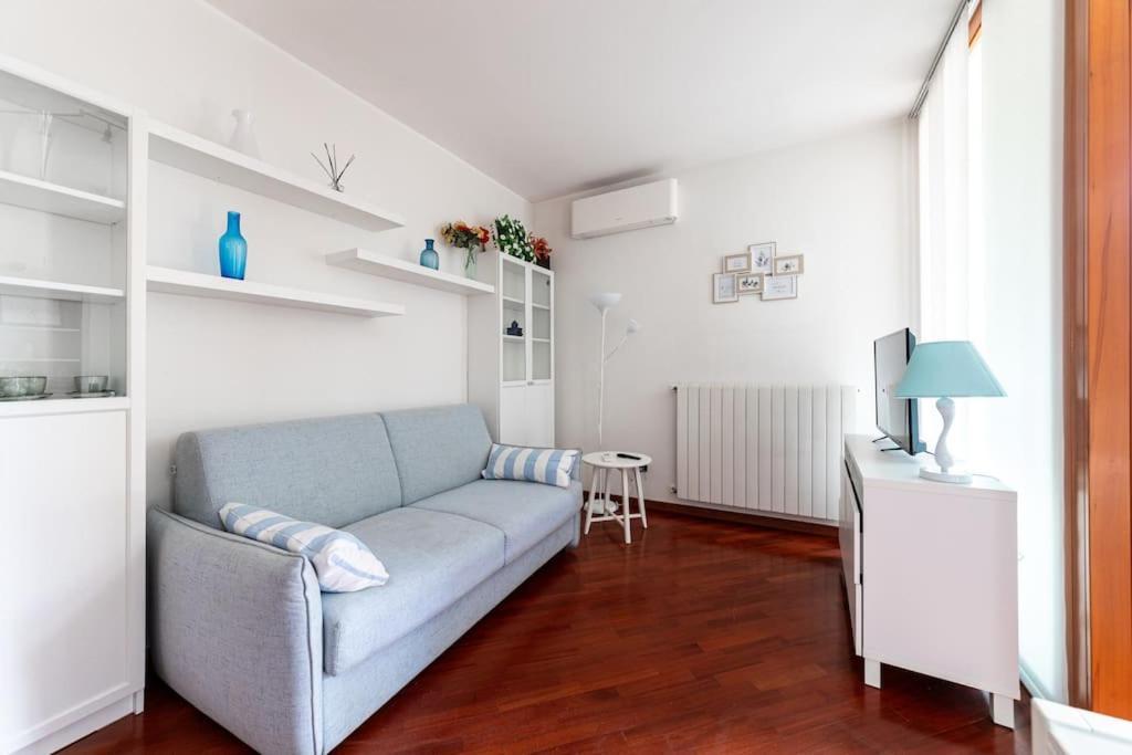 Appartamento Caterina A 5 Minuti Da Milano Fiere E San Siro Con Wifi-Netflix-Free Parking Bagian luar foto