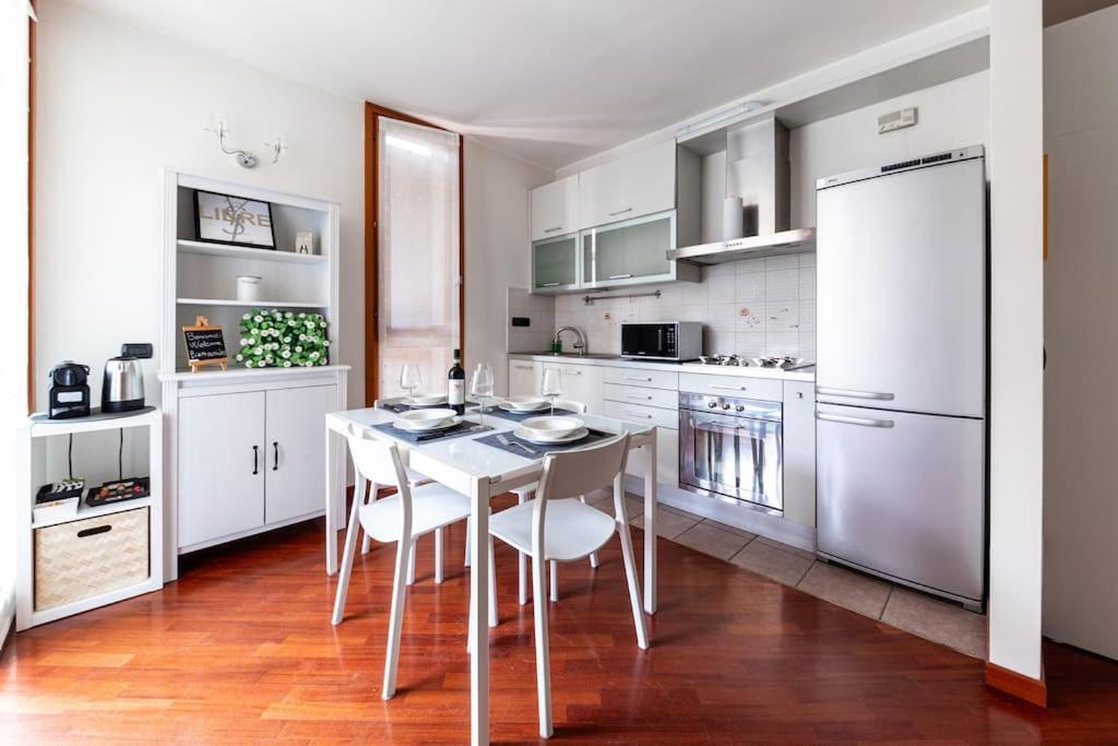 Appartamento Caterina A 5 Minuti Da Milano Fiere E San Siro Con Wifi-Netflix-Free Parking Bagian luar foto